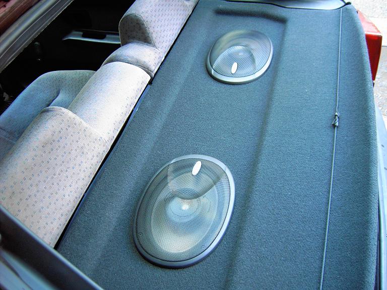 Instalación de altavoces en la bandeja trasera Tuning