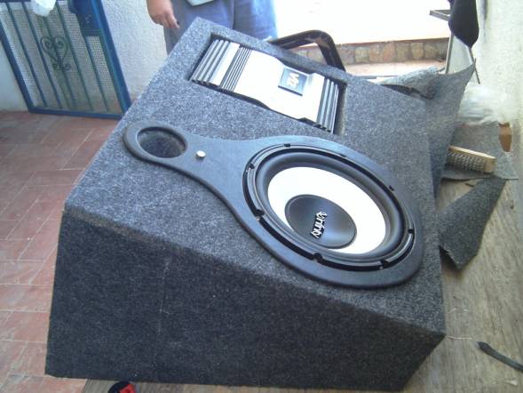 Cajon sub y amplificador 100.jpg Cajon sub y amplificador 100.jpg