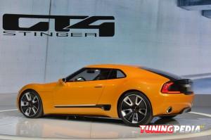 Kia GT4 Stinger lateral izquierdo