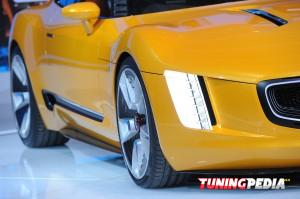 Kia GT4 Stinger faro denlantero