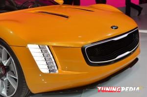 Kia GT4 Stinger faro delantero 2
