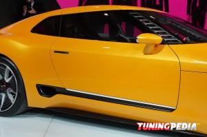 Kia GT4 Stinger puerta derecha