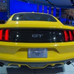 Ford Mustang 2015 atras